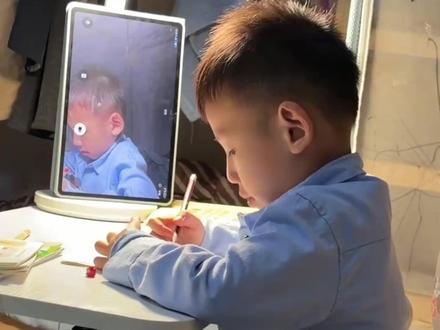 90后家长放大招:豆包监督孩子写作业。平时一个小时的作业10分钟完成。网友:教程!教程!教程!别逼我跪下来求你。#豆包 #监督 #写作业 #监督孩子写作业