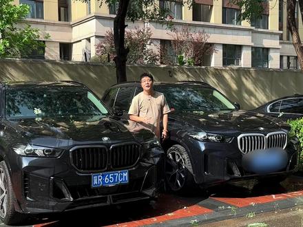 宝马的宝石青它不是青色,宝马的碳黑它也不是黑色,这个差异是每个车友,买宝马之前必须要学会的冷知识#宝马 #宝马X5 #宝石青 #碳黑 #开X5的大杨
