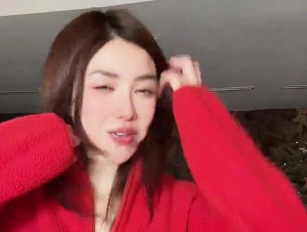 机场被空姐追着问的宝藏外套!番茄红巨显白,软糯不扎超舒服!奢侈品工艺,明星私服同款,双面颗粒绒保暖力MAX,黄黑皮也能轻松驾驭!从冬穿到春,抢到就是赚到!年前发货,但这波入股不亏,高级感直接拉满!#romi上新 #高端品质 #外套 #高级感穿搭 #今天穿什么