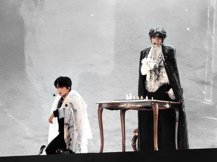 2025 12 27 新年音乐会|来自天堂的魔鬼|直拍
在黑暗中寻找救赎的微光
美好与危险并存
甘愿沉沦
#橹穆 #橹穆双人舞台 #tf家族新年音乐会