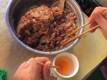 非物质文化遗产顺昌灌蛋#灌蛋 一枚小小的蛋黄灌满肉馅,料足味美#特色小吃