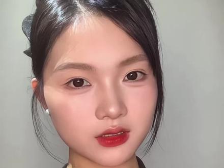 方圆脸气质妆💄 方圆脸妆教 #方圆脸妆容 #晒晒我的春夏宝藏 #妆前妆后反差挑战 #美妆界性价比之王 #柚子小西眼影盘