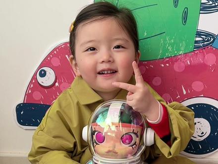 沝子很喜欢这个molly,要找一个很好的位置摆起来!#小沝子 #泡泡玛特 #molly