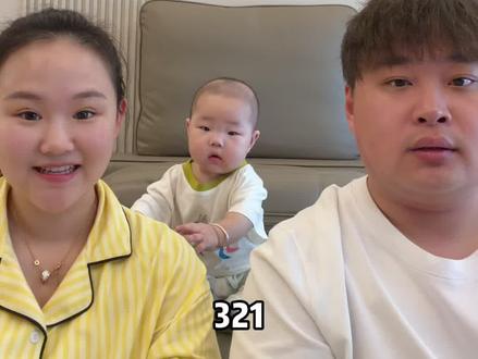 宝宝和小狗都是端水大师
#同时转头看小狗看谁挑战 #同时回头宝宝会看谁 #人类幼崽到底有多可爱 #狗狗的心思都写在脸上了 #萌宠出道计划