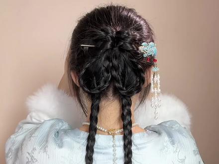 4款新年拜年发型🧨全真发简单好上手 过年拜年聚会超级讨喜 一眼吸睛~简单气质贵气感满满!手残党姐妹也能放心冲 赶快试试叭~#汉服发型简单扎法 #汉服发型教程中长发简单 #新年拜年发型 #拜年发型亲戚见了全都夸 #发型教程