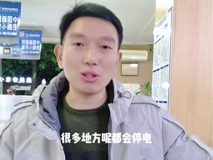 简单介绍一下滚筒洗衣机强制开门方法,如果突然停电想拿衣服的话,可以使用,或者是排水泵坏了,可以用这个方法打开门