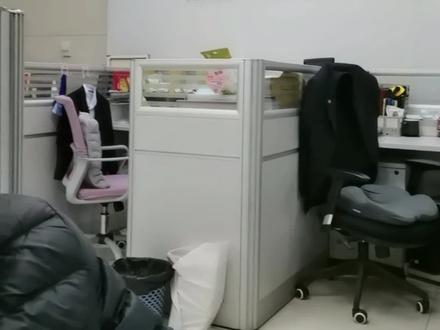 有贷款需求的朋友可以来找我,中原银行郑圣,咨询电话:18739817369.