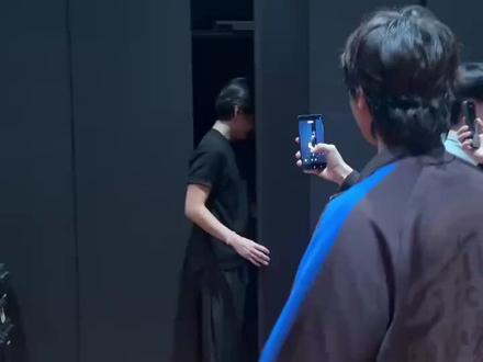 生日快乐 泰亨啊~(哈哈哈被成员们追着拍整害羞了 )#金泰亨 #金泰亨v #Taehyung #金泰亨生日快乐