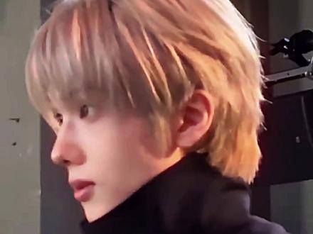 欧巴走到外面发现根本没下雨!这个朴志晟就这样以肤白貌美盘靓条顺宽肩窄腰闪耀巴黎!🥹🥹🥹#朴志晟 #jisung #nct #生图 #巴黎时装周