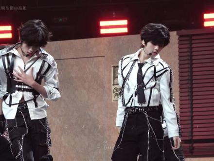 TF家族四代《希区考克 作品152》舞台4K高清直拍完整版 #荣耀之战
#明星 #荣耀之战 张桂源、张函瑞、王橹杰、左奇函、陈奕恒、杨博文、陈思罕、陈浚铭唱跳合作舞台#舞台 #澳门