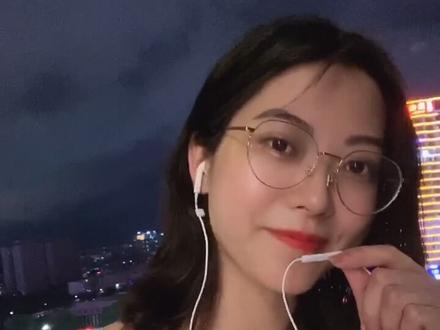 学好语文,学高级表白。晓看天色暮看云,行也思君、坐也思君;春赏百花冬观雪,醒亦念君,梦亦念君。