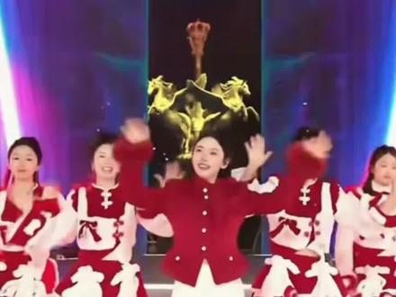 彩虹唐豚豚小公主参加河南三妹活动,来了不一样的开场舞。