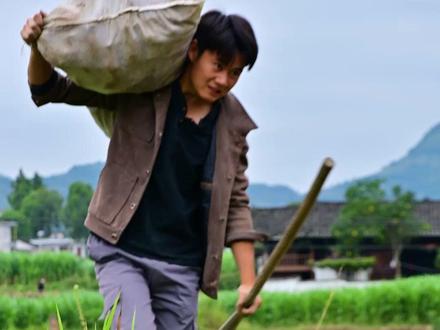 今天做一道我们家的特色锅巴饭,你们吃过吗?#秋天当然是要吃烤红薯啦 #抖音美食创作人