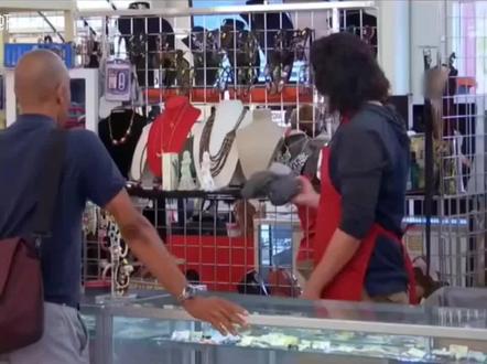 一件衣服300美刀,当然,一大半是看魔术的钱