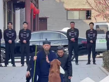 河南古村变“竖店”,狗一天片酬600,驴一天片酬500,村书记:短剧占村集体收入的20%。(顶端新闻记者:何玉帅 苏梓晴)