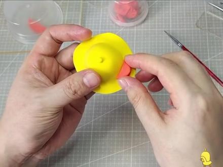 【超轻粘土】小黄鸭 头发 帽子 制作!
大家好,我是在湖北玩泥巴的菩提。
今天继续做小黄鸭的头部和帽子。
话不多说,正片走起。
#超轻粘土 #超轻粘土教程 #超轻粘土手工 #超轻粘土手办 #手工 #手工制作 #粘土手工 #手作 #黏土 #粘土教程 #手工DIY #和平精英小黄鸭 #手艺人 #爱手工爱生活 #原创 #一起玩手工吧 #原创手作