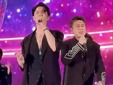 朱孝天回应缺席F4演唱会传闻:拒绝对方3个要求后,单方面被断联,通过新闻才知道自己被移出F4巡演计划,指责对方以抹黑方式处理分歧