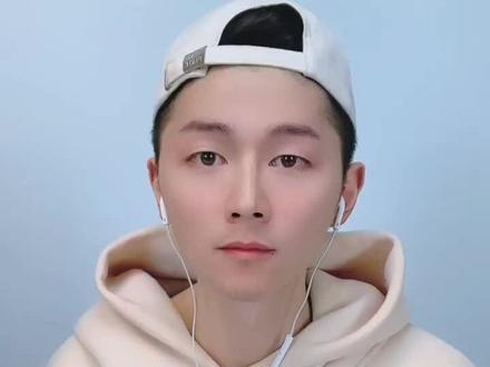 女人是水做的,只不过是汽水不能晃,温水暖人,开水就烫皮#白伙食脱口秀 #脱口秀 #女人啊女人