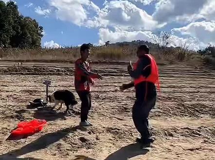 小贺中了大鲤鱼,锅也有了。#野钓#擒龙诀荒野挨饿王大鱼挑战赛