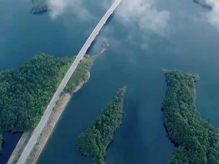 丹江口环库公路自驾路线(两天一晚):
🚗第一天:丹江大观苑→→石桥码头→→宋岗码头→→渠首→→水都花月夜→→丹江口市(住宿)
🚗第二天:酒店出发→→丹江口大坝→→沧浪海旅游港→→如意岛→→碧水连天观景台→→千里画廊→→凤凰山🚗🚗🚗#丹江口环库公路 #自驾游 #丹江口 #攻略 #钓鱼