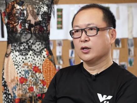 网上购买的衣服与实体店购买的衣服究竟有啥区别?今天我老谭给大家总结了三点,尤其是第二点真的很重要!#网购 #实体店女装 #面料柔软舒适 #专柜品质