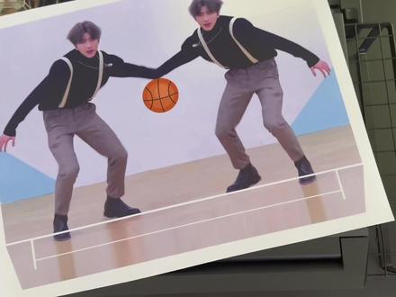 坤坤贴纸来啦#唱跳rap篮球 #ikun #背戴尔球,🏀前有拯救者背带裤,后有rog纯真之眼,现有背戴尔🏀