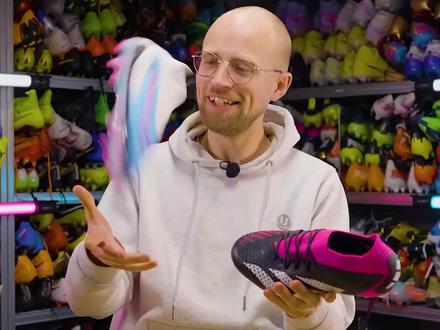 老Mike更新啦!本期的#足球鞋 #评测 讲的是#Nike GX和#阿迪 #猎鹰 Accuracy的对比哦!第二段马上就来~