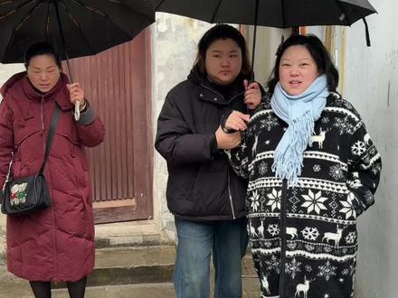 今天带我妈体验一下汉服妆照,可叫俺妈高兴坏了!#原创视频 #摄影 #传统服饰