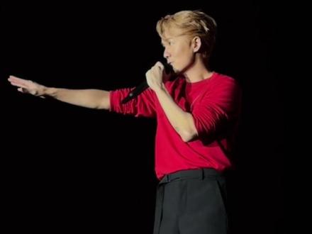 2月1日晚,歌手于文文演出现场身体不适晕倒,同台歌手吴克群暖心救场:“所有的歌手应该彼此帮忙的
她少唱的,我来帮她唱。”#大河公共新闻 #吴克群帮忙救场于文文 #媒体精选计划