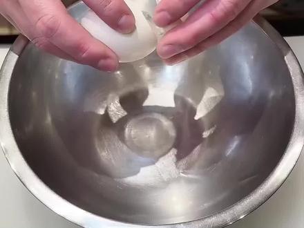 为什么有些鸡蛋的蛋黄是白色的,它是怎么形成的,有什么区别