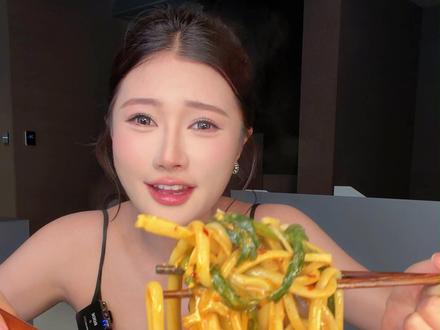 闺蜜们要的自制麻辣烫保姆级教程来咯来咯~一起跟练起来吧!#自制麻辣烫 #馋死你们