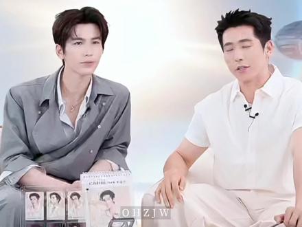 “我相机里面一般不拍人”平时那么宝贝相机的人 那天却一路小跑着给大家拍照cr:来源见水印#张凌赫 #向全世界安利 #理想型 #双向奔赴 #真诚才是必杀技