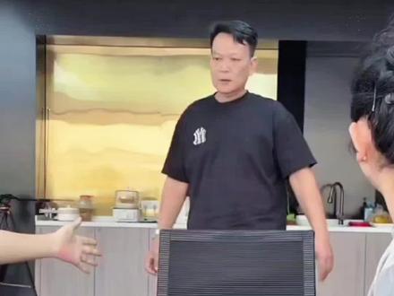 老谭每次从老家上南宁,都会带很多颜颜爱吃的东西,真的对儿媳好好啊 #老谭 #颜颜 #日常唠嗑