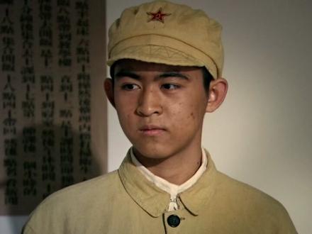 战争攻岛激战,婚礼情感交融与校园趣事碰撞 #海魂(下) #乐趣剧场 #好剧推荐