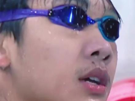 中国游泳公开赛:男子400米自由泳A组决赛,张展硕 3:41.55夺冠并刷新PB,卢卡斯·马尔滕斯 Lukas Maertens 3:43.04亚军,徐海博 3:47.48季军也刷新PB#张展硕夺冠 #张展硕