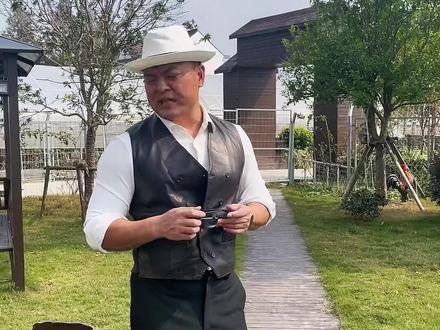 有种人上海人叫打桩模子,东北人叫街溜子,金山人叫赤湿 、你们那里叫啥?#乡村守护人 #上海方言 #搞笑#上海清口秀