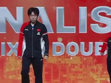 一个满眼的担心,一个乖乖的听话##王楚钦孙颖莎