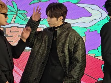 黄子韬刘耀文你俩是不是太暧昧了……邪门cp又增加了……#黄子韬 #刘耀文 #时代少年团 #我的追星现场 #娱乐圈