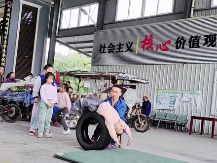 学习空翻掌握好技巧和设备,两个轮胎规定起来,学习更快#少儿武术 #基本功