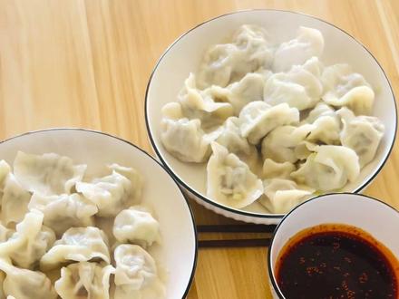 #自制饺子 #抖音上热门 自制饺子🥟(牛肉韭黄)欢迎全网先吃,绝对好吃的扣1觉得不好吃的扣2