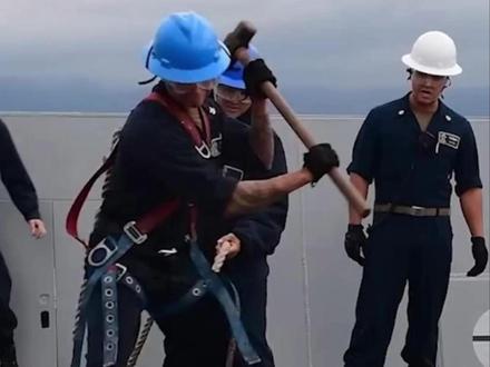 巨型轮船抛锚的全过程 #科普一下 #冷知识 #有趣的知识又增长了