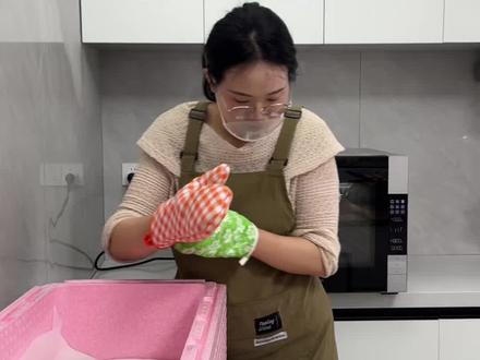 90后农村女生花115块钱成本,做了70份红豆烤蛋奶,拉到学校门口摆摊,看看能赚多少钱#摆摊 #红豆烤蛋奶 #海氏S80四代风炉烤箱 #烤箱选海氏烘焙更省事 #商用烤箱推荐