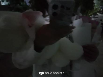 某天 当我遇到一个真心待我的人 我的第一反应不是开心 而是感谢@捉刀客 #表白#表白要从一束花和正式的告白开始#郁金香#雀跃#情侣