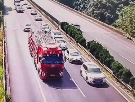 到哪了?国庆假期返程,昆曲高速易隆路段、昆石高速阳宗隧道路段车流密集,请减速慢行,保持安全跟车距离#国庆假期返程 #高速堵车