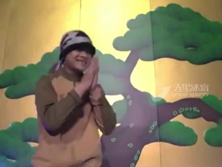 中国选手首夺霹雳舞世锦赛冠军 #中国选手首夺霹雳舞世锦赛冠军 在日本福冈举行的2025年世界霹雳舞锦标赛女子组比赛中,中国小将郭朴从八强战开始连续战胜三位日本选手,最终夺得冠军。这是中国选手首次获得霹雳舞世锦赛金牌。#霹雳舞世锦赛 #霹雳舞