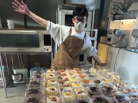 18岁男生过年摆摊卖蛋糕的生活即将告一段落了,虽然收入不多,但也在慢慢进步#烘焙摆摊 #新手烘焙#18岁创业 #高中生创业