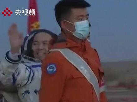 神21航天员太空出差归来,第一餐吃什么?(央视频号:新闻来了)
