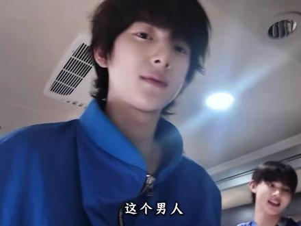 金主训:地表最强冷脸萌,开口是极致低音炮,18岁为何爆火出圈 #金主训 #kpop #音乐 #人物故事 #抖音精选