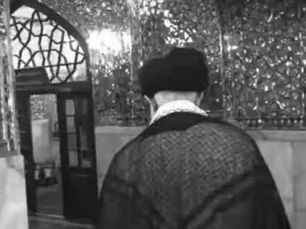 以色列与美国突袭哈梅内伊细节,发现哈梅内伊与伊朗高官罕见地举行会议,美以调整原计划从夜间打击转为白天突袭,以色列战机向哈梅内伊所在建筑投掷30枚炸弹