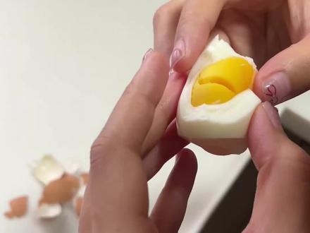 09分12秒的鸡蛋
蛋有点大
煮出了07分30秒的效果
但是好看又好吃#鸡蛋 #蛋神 #吃鸡蛋 #煮鸡蛋 #鸡蛋的神仙吃法